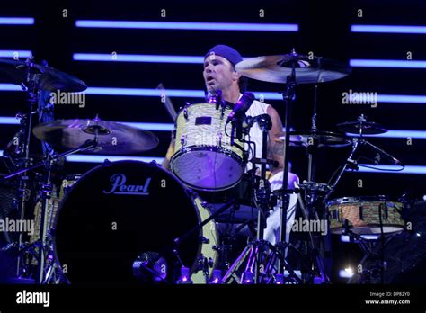 Oct 17 2006 New York NY USA The Red Hot Chili Peppers Performing At Continental Airlines