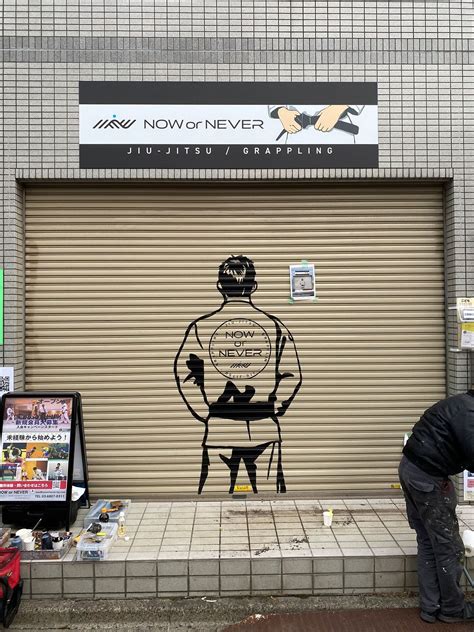 NOWorOVER様 看板工事+シャッターペイント 新店舗のことなら株式会社フュージョンデザイン | 実績豊富な東京の看板会社としてペイントサインなどの施工例をレポート