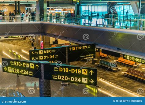 Interior Do Aeroporto Internacional Hamad Em Doha Catar Imagem De