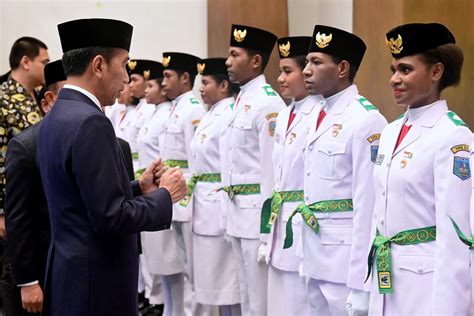 Presiden Jokowi Kukuhkan Anggota Paskibraka Nasional Balpos