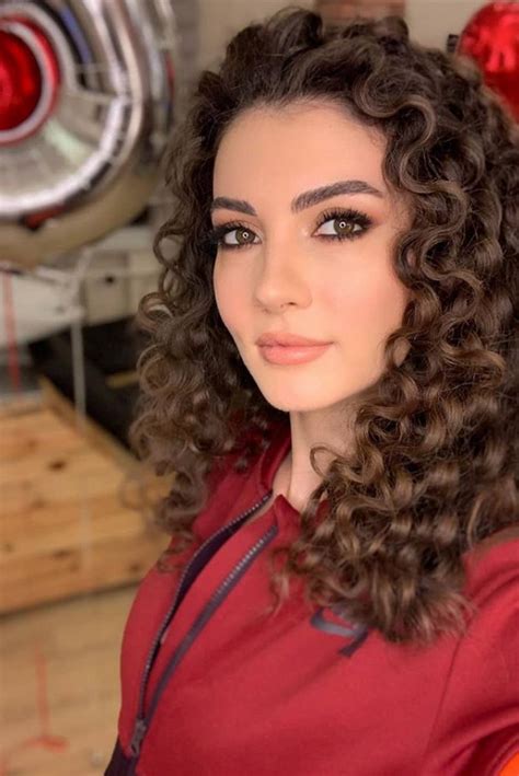 Burcu Özberk Belleza Mujer Atuendos De Moda Para Mujer Mujeres