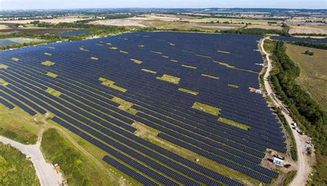 Veolia va construire 300 MW de capacité solaire sur ses décharges en France