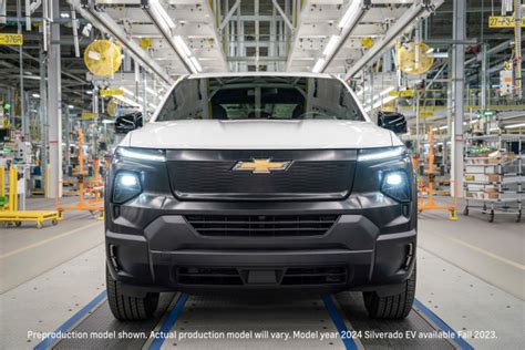 Chevrolet Silverado Ev Rated At 450 Miles Of Range In Work Truck Form