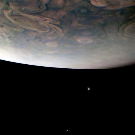 Juno Spacecraft Captures Stunning Image Of Jupiters Atmosphere And Its