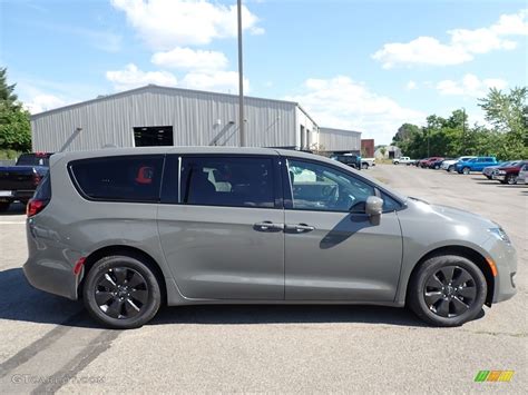 Ceramic Grey Chrysler Pacifica Hybrid Touring L Exterior Photo