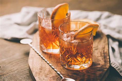 10 Easy Irish Whiskey Cocktails For This St Paddy S Day Man Of Many