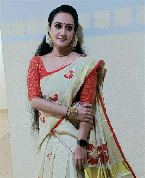 Onam Kerala Saree Outfit Idea Stylish Couturier Onam Outfits Saree