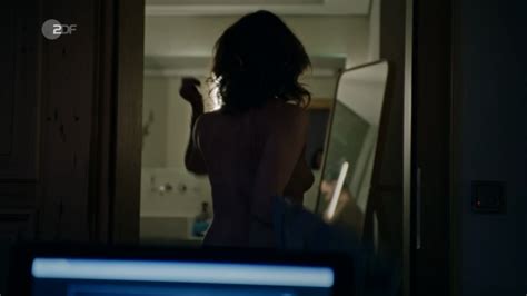 Naked Julia Cencig in SOKO Kitzbühel