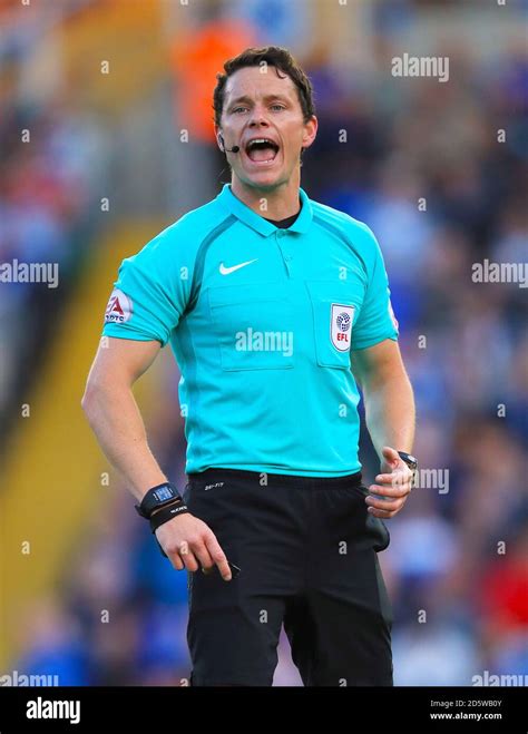 Darren england referee hi-res stock photography and images - Alamy