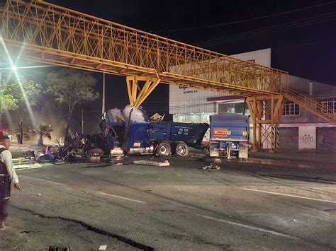 Choca Tr Iler Contra Un Puente Peatonal En La Salida A Quiroga Morelia