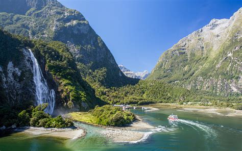 Scenic Flights To Milford Sound From Te Anau Queenstown