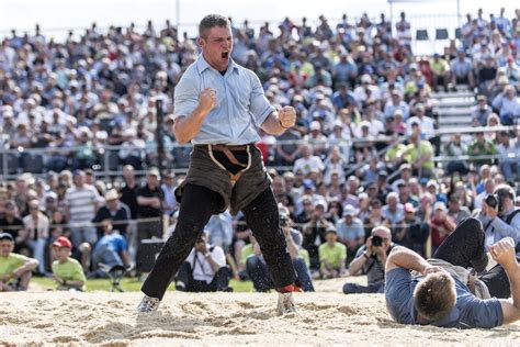 Schwingen Mittellaendisches Schwingfest 2016 Remo Käser Schwinger