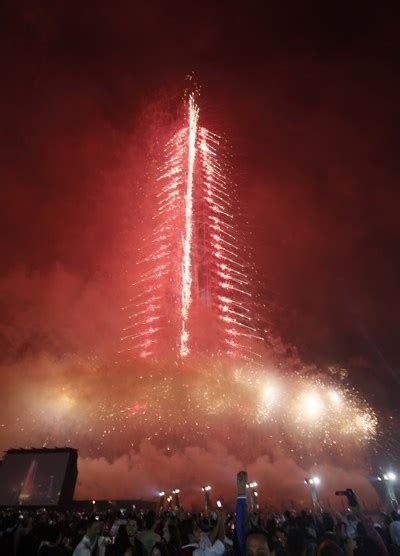 خبرني دبي تحتفل بالعام الجديد صور وفيديو