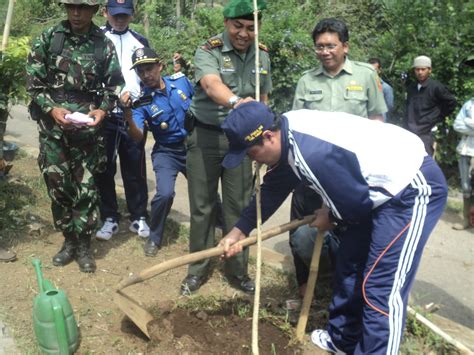 Penanaman Pohon Di Tpa Pasir Bajing Garut Dpd Ldii Kab Garut