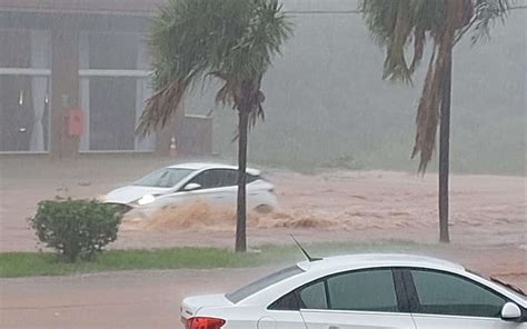 Forte Chuva Causa Alagamentos Em Trechos De Ruas E Avenidas De Barra Do