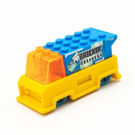 Машинка КАК ЛЕГО ТОЛЬКО Hot Wheels Brickin Delivery Коллекционная купить с доставкой по