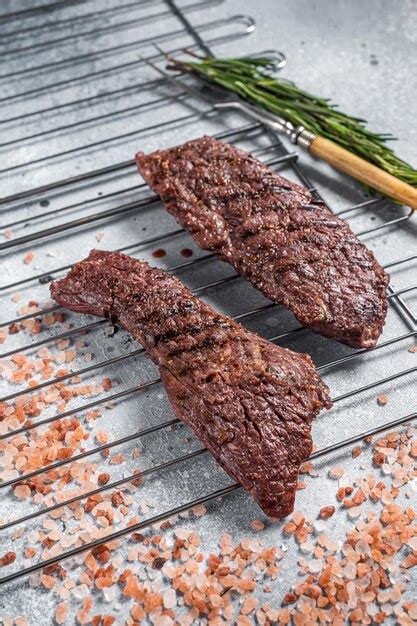 Filete De Ternera A La Parrilla Con Corte De Flanco Y Falda De Ternera