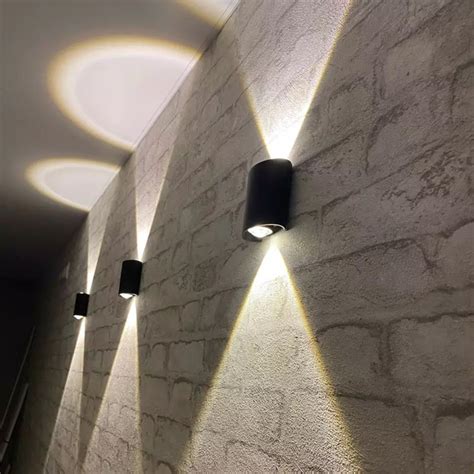 Arandela LED 2W Lente 2 Fachos Branca 3000K Quente Externa Bivolt