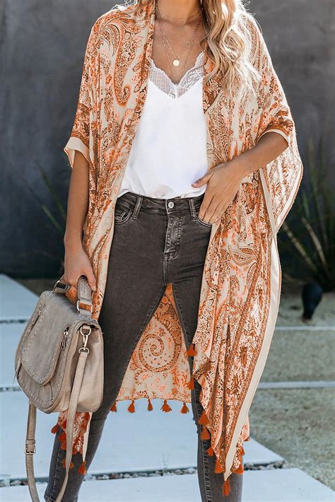 The Paisley Print All Over Is Filled With Boho Vibe 3 4 Kimono Sleeve