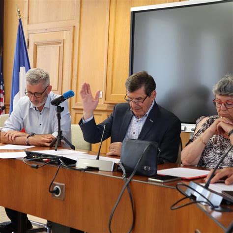 Hommage aux héros renonce à Carentan Sonné le maire Jean Pierre