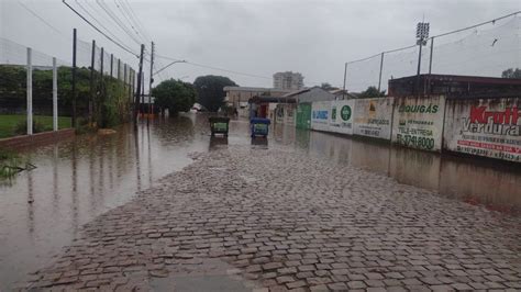 Chuva Torrencial Alaga Ruas De Ven Ncio Aires Grupo A Hora