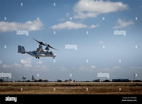 Tiltrotor aircraft hi-res stock photography and images - Alamy