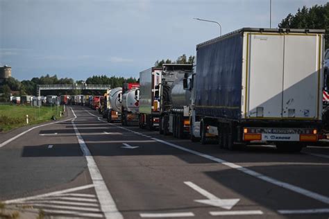 Wojna w Ukrainie Niemieckie media obwiniają polskie służby celne o