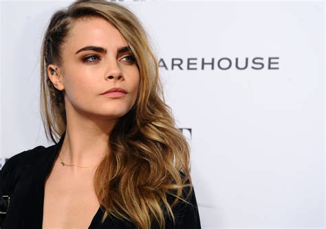 English Singer Blonde Model Actress Cara Delevingne Wallpaper