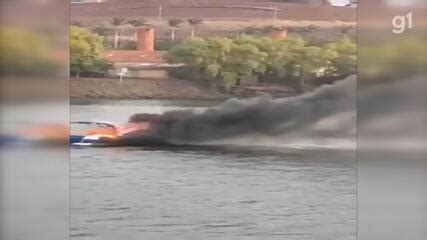 Lancha Pega Fogo Durante Navega O No Rio Tiet Em Barra Bonita V Deo