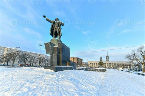 Vladimir Lenin - Finland Station 25461663 Stock Photo at Vecteezy