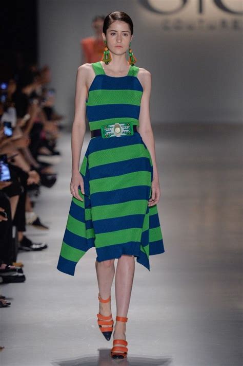 Vestido Midi De Trico Listrado Azul E Verde No Desfile Da Gig Couture