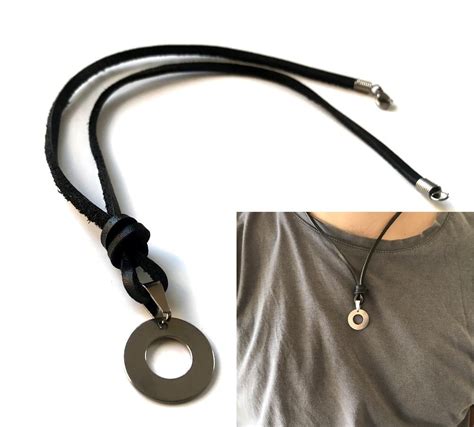 Collier Homme Pendentif Rond Acier Inoxydable Lacet Cuir Ninanina