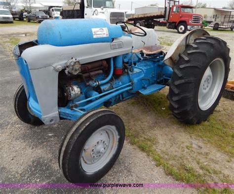 Ford 801 Powermaster Tractor In Grove Ok Item G3173 Sold Purple Wave