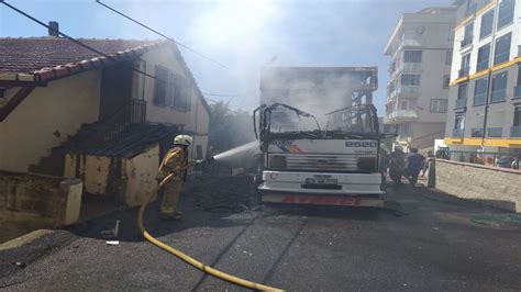 Pendik te kamyonette çıkan yangın eve sıçradı