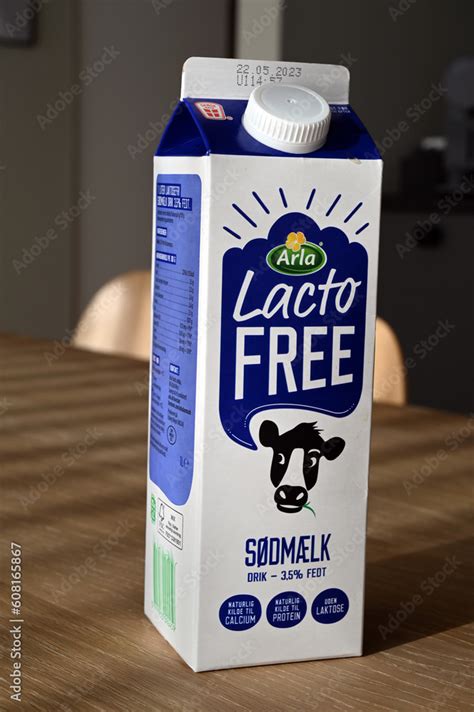 Brique De Lait De Vache Danoise Sans Lactose De La Marque Arla Stock