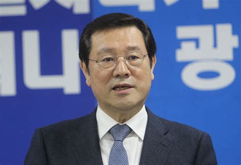 민주당 광주시장 후보 이용섭 확정