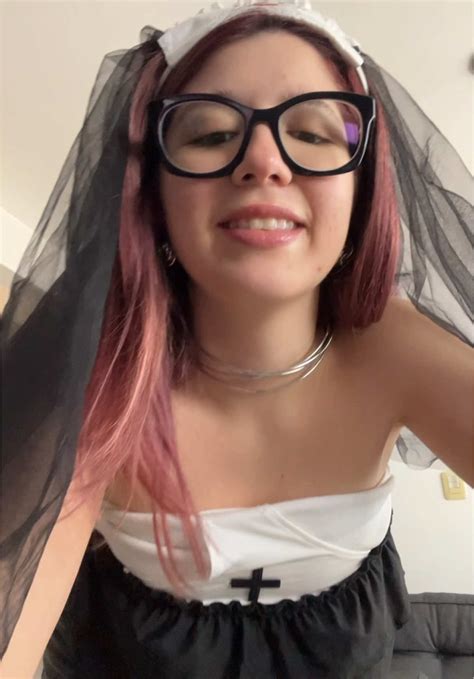 Chloe (@sumchloe) - Urlebird