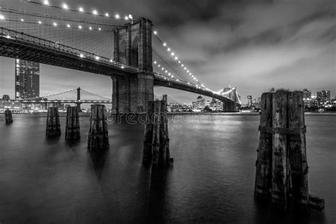 Pont De Manhattan Et De Brooklyn Noir Et Blanc, New York Photo stock ...