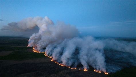 Il Canada Occidentale Devastato Dagli Incendi Sembra Larmageddon