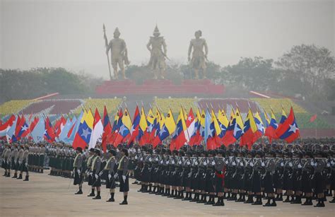 缅甸举行建军节阅兵庆典仪式，敏昂莱再承诺将大选移交政权凤凰网