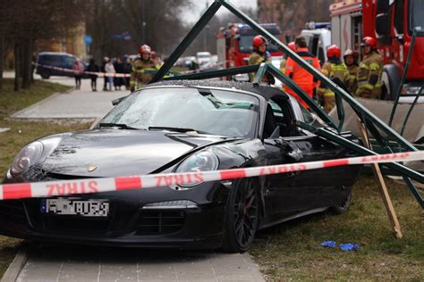 Łódź wypadek na Bałutach Porsche ścięło przystanek MPK