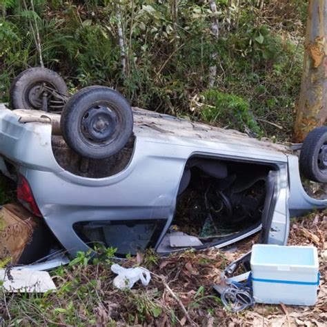 Mulher fica gravemente ferida após capotamento em Ituporanga