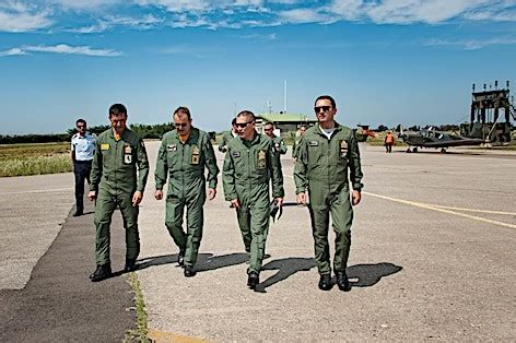 Il Comandante La Squadra Aerea In Visita Al Stormo Per Testare L