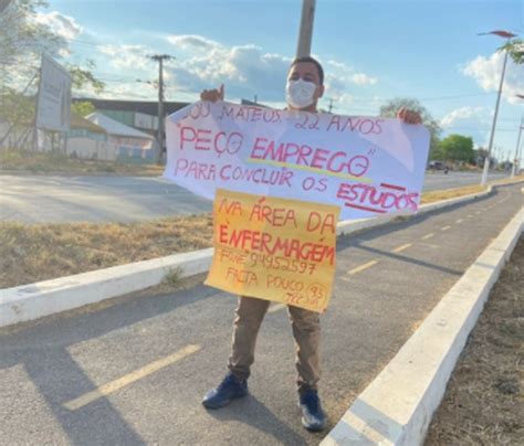 Jovem consegue emprego no Ceará após exibir cartaz pedindo oportunidade