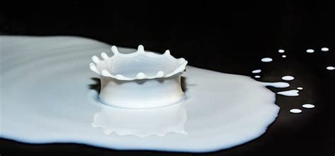 Una condición rara hace que la mujer produzca leche por la vagina después del parto