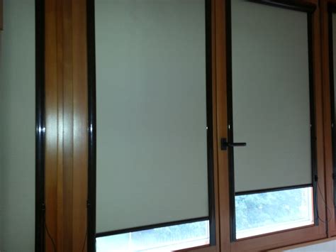 Рулонные шторы на пластиковые окна без сверления: установка и как крепить