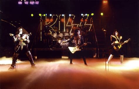 Kiss On Tour 1977 Kiss Klassic Kiss Kiss Concert Concert Hot Band