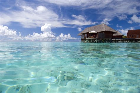 K Water Sea Sky Resorts Maldives Clouds Bungalow Hd Wallpaper