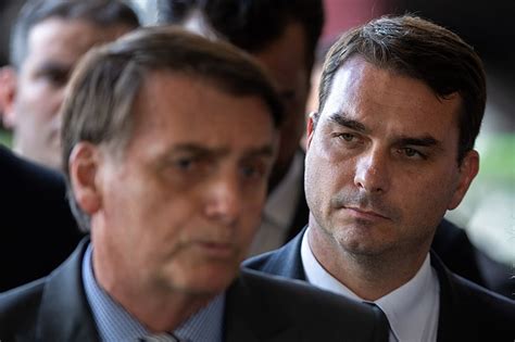 Flávio Bolsonaro é Denunciado Por Organização Criminosa No Política