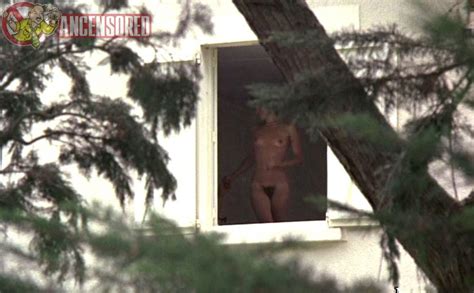 Naked Rosette In Pauline At The Beach